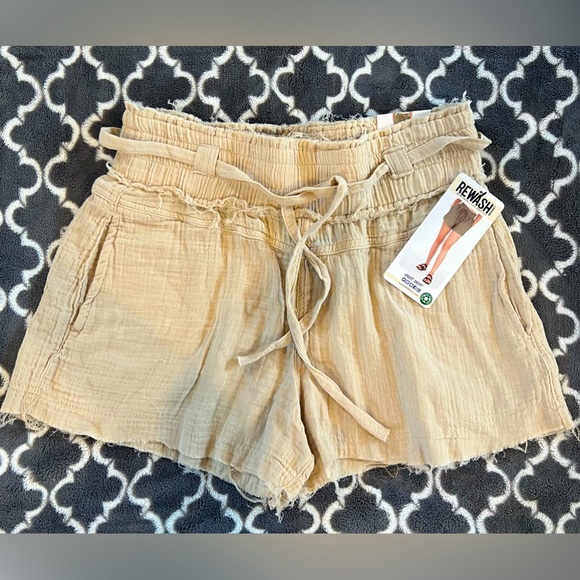 Rewash Pants - NWT Rewash gauze shorts. Tan. Size M.